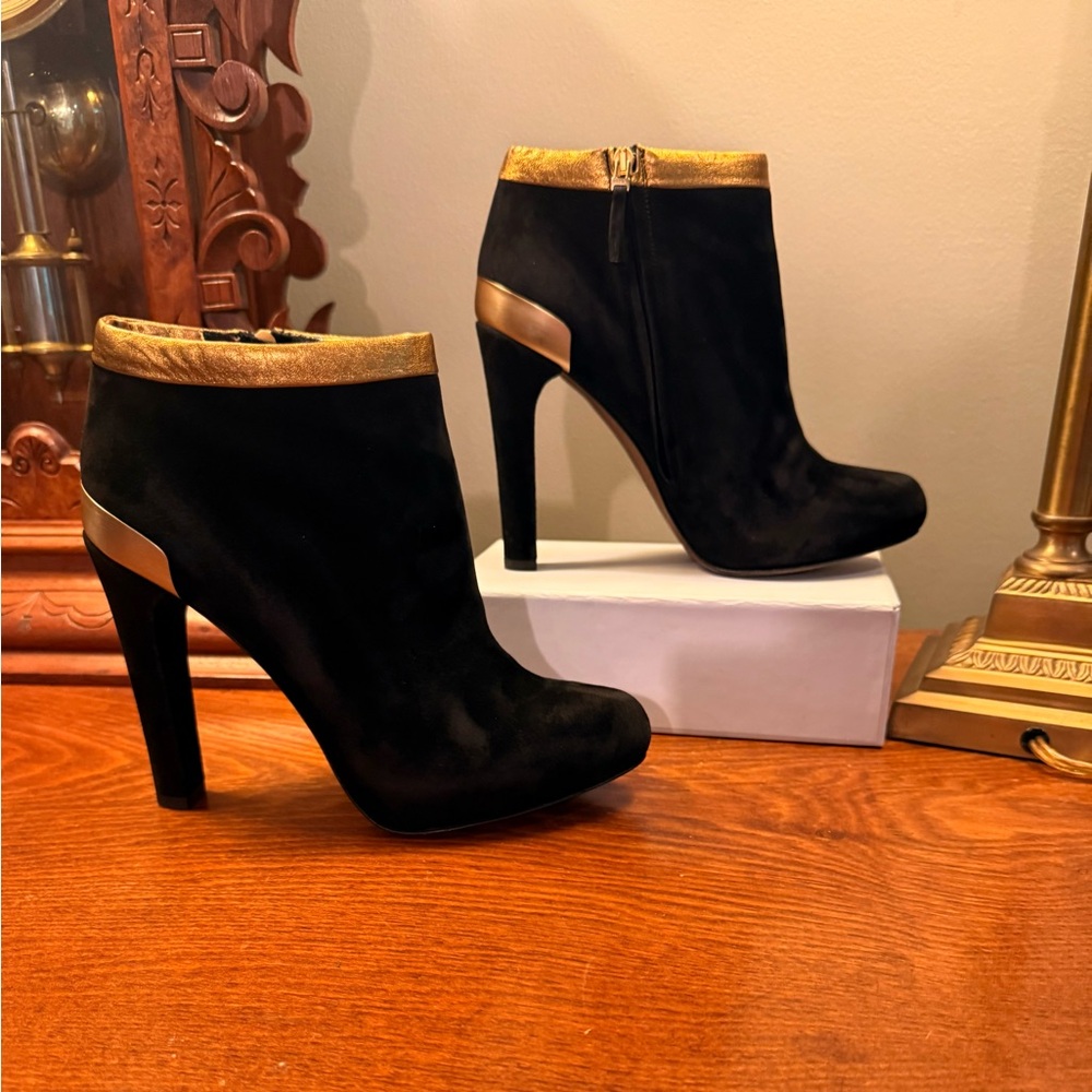FENDI Black Gold Suede Leather Ankle Heeled Boots Size 37/7 w/Dustbag MSRP $990 - Picture 7 of 14
